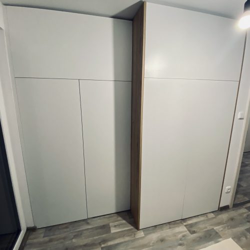 Vestavěná skříň