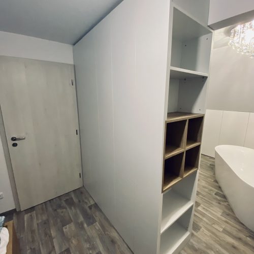 Vestavěná skříň