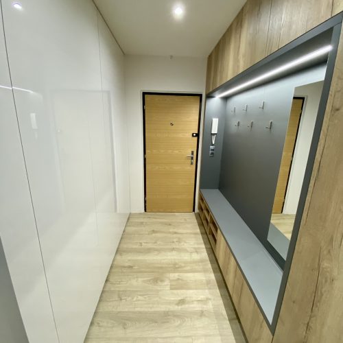 Vestavěná skříň